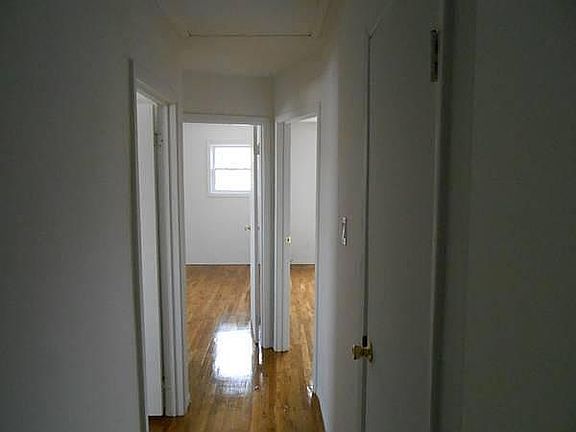 5th image of 66 Dorval Ave #3BD