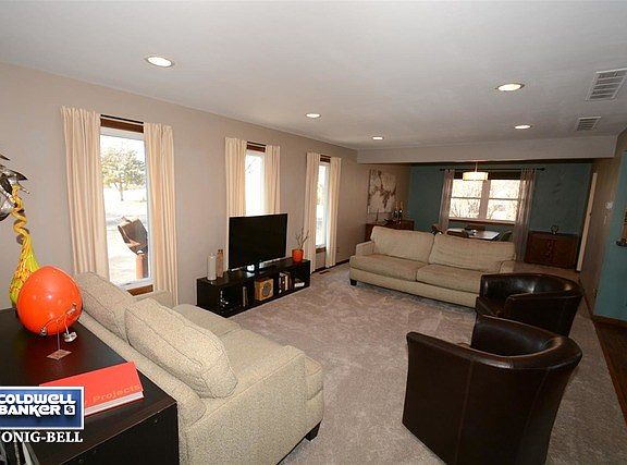 3rd image of 1605 Illini Dr