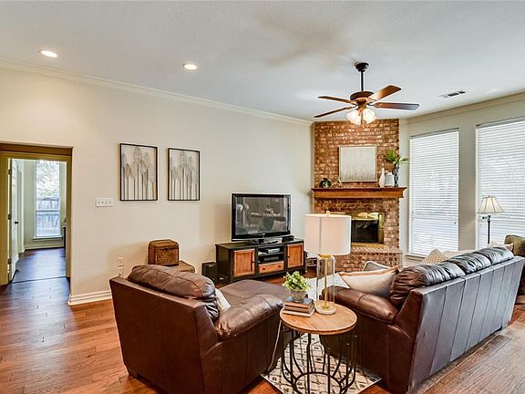4th image of 1303 Forest Green Ct