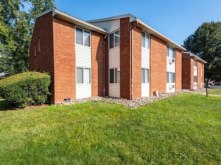 Kings Court Manor Apartment Homes — Photo 19