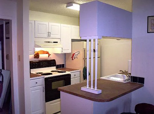2062 S Monaco Pkwy — Photo 3