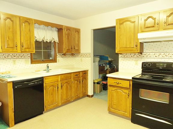 3rd image of 701 Friar Tuck St