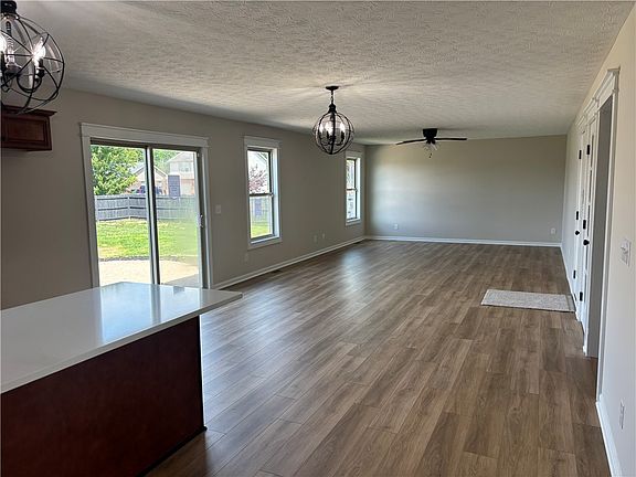 5th image of 127 Timber Ridge Dr