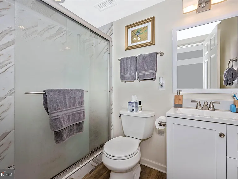 6402 Montrose Rd — Photo 31