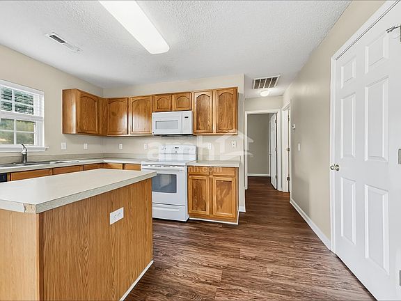 4th image of 5001 Athol St