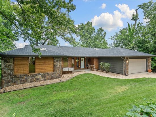 18 Brucker Dr, Bella Vista, AR 72715