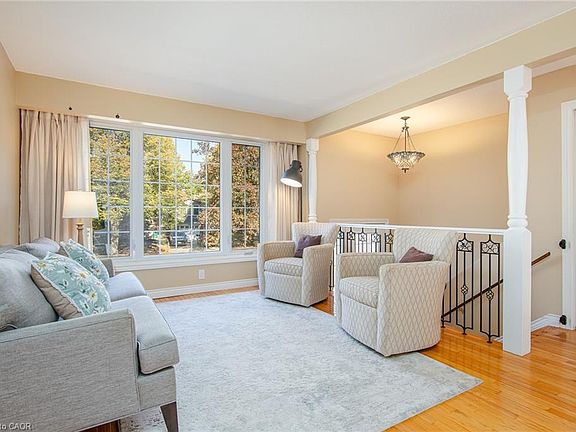 4th image of 118 Wheatfield Cres