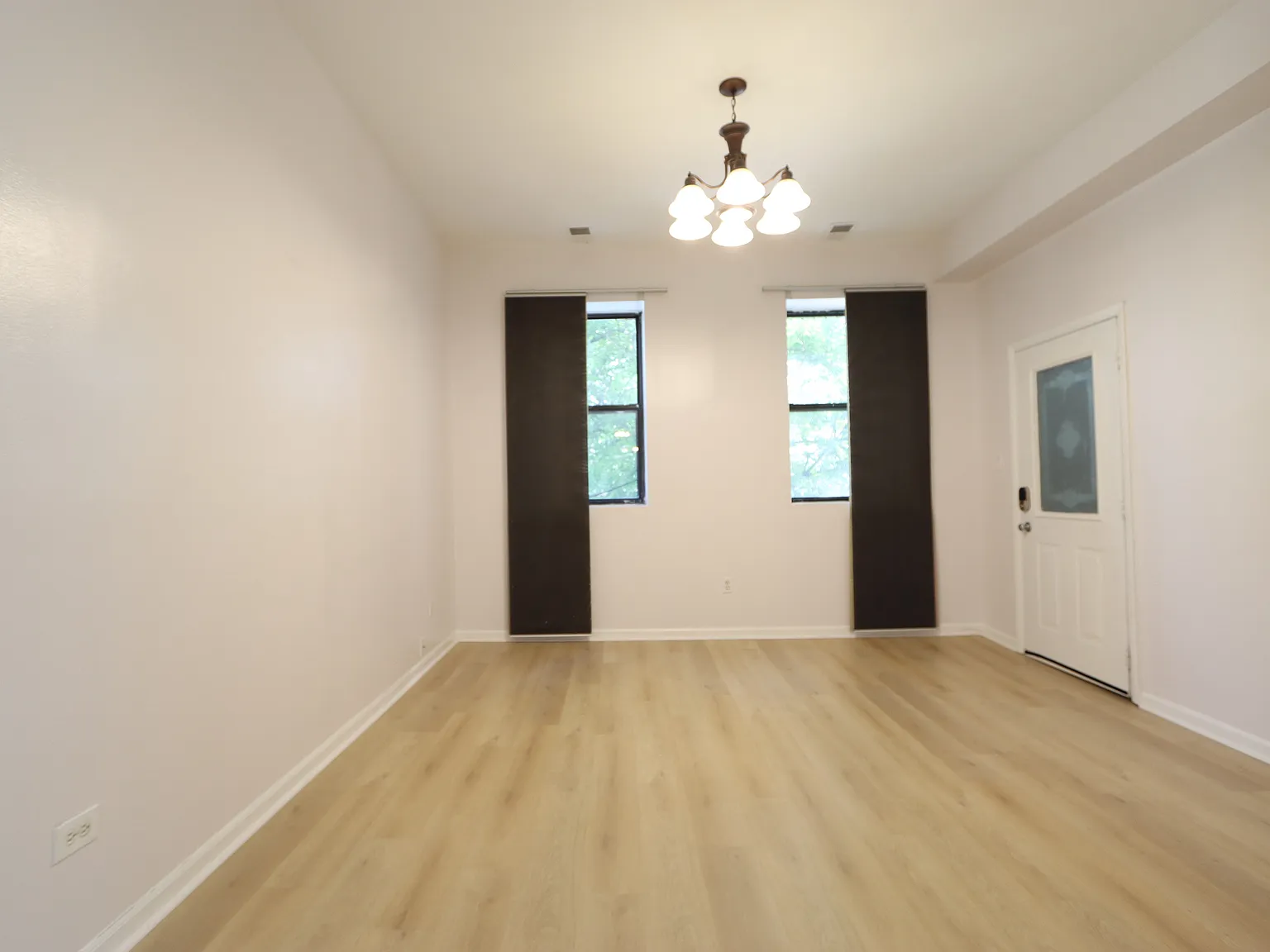 2 bed, 1200 sqft, $2,400 — Photo 2