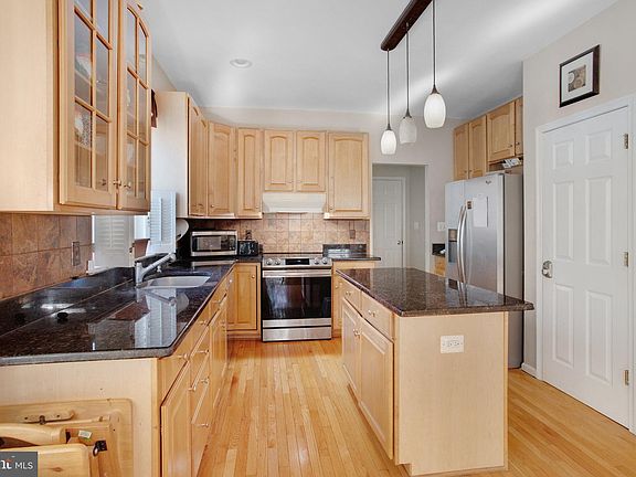 5th image of 14900 Deepwood Ln