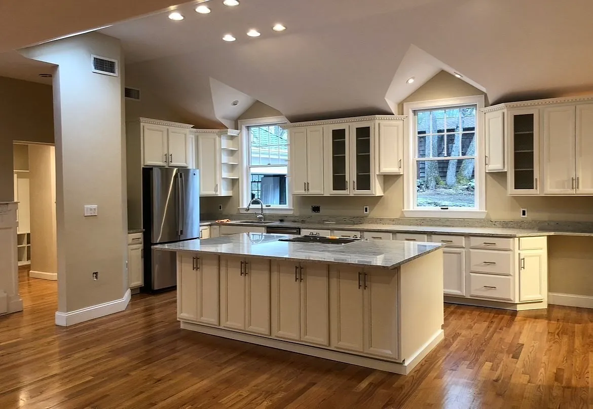 5 bed, 4.5 bath, 6000 sqft, $10,999 — Photo 3