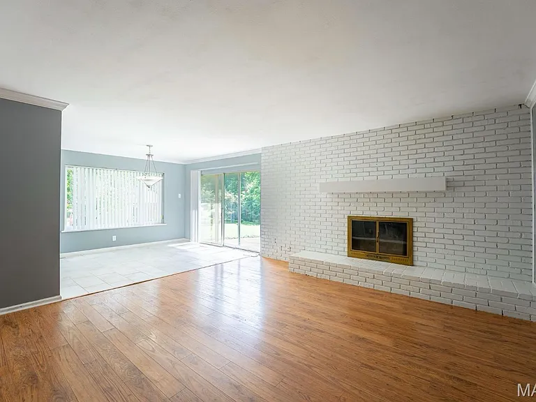 2525 Fox Hills Dr — Photo 13