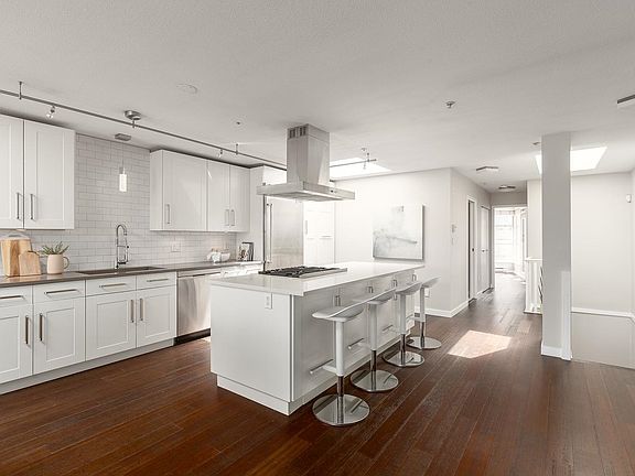 4th image of 638 W 7th Ave #320