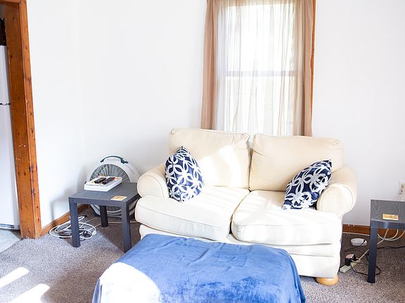 3rd image of 1416 Rose Ave