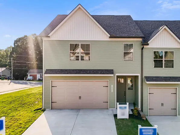 1805 Bennett Village Dr, Maryville, TN 37804