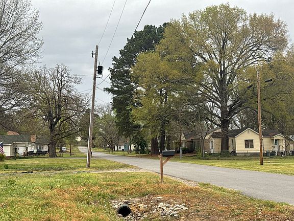 2nd image of 401 Avenue 2 NE