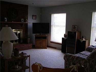 5th image of 1910 Victoria Ln