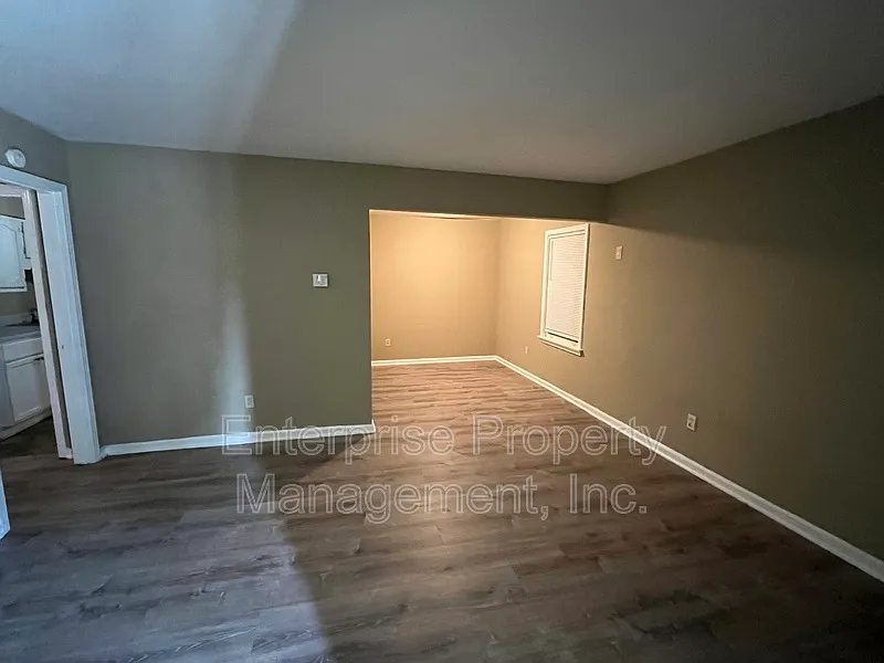4 bed, 1.5 bath, 1499 sqft, $1,295 — Photo 3