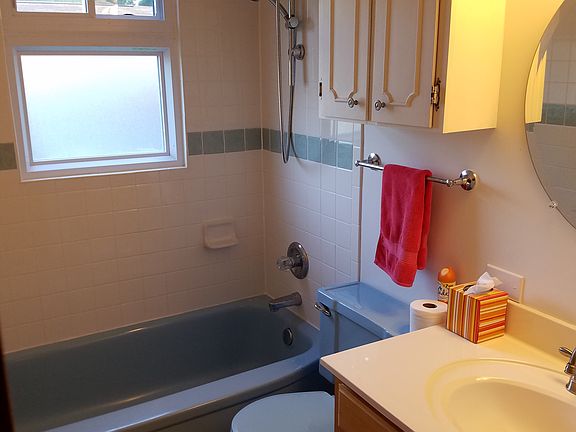 Hall bath 