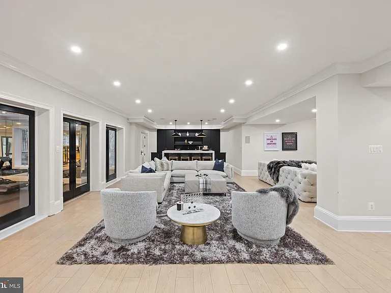 8305 Fox Haven Dr — Photo 43