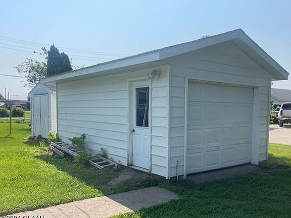 3rd image of 404 1st Ave