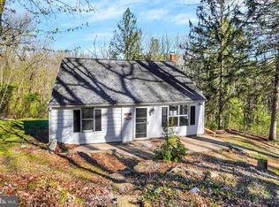 1322 Grove Ln, Seven Valleys, PA 17360