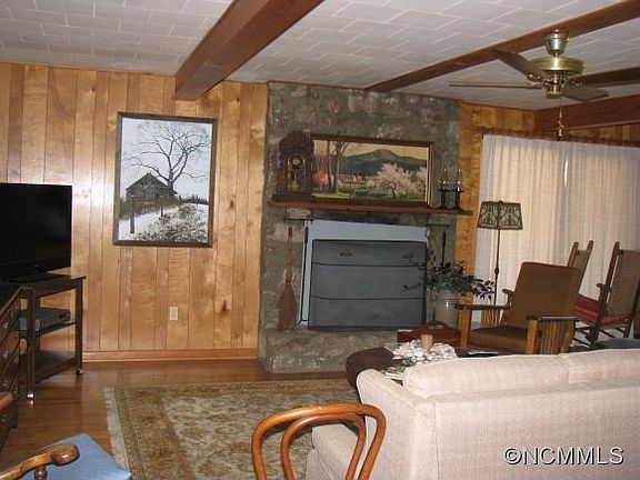 3rd image of 315 White Dogwood Ln