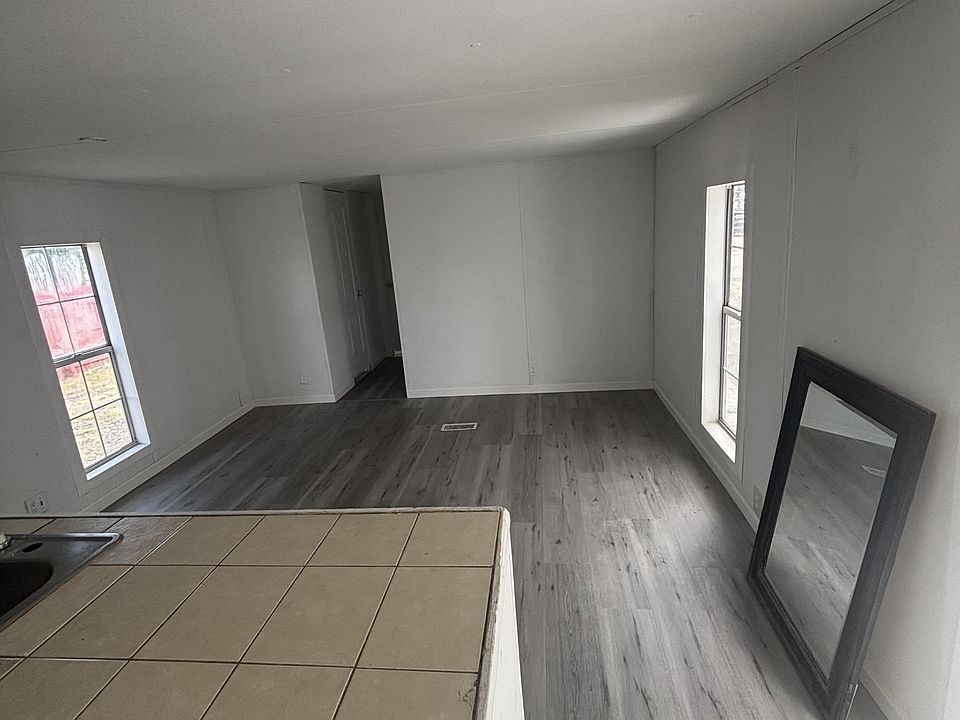 2nd image of 3520 E Lum Ave