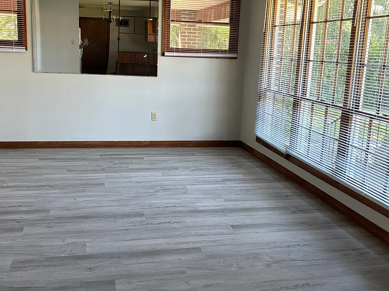 829 Olmstead Dr — Photo 8