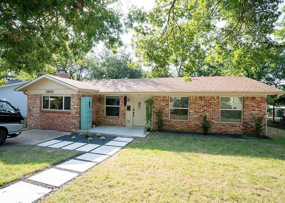 1st image of 2615 Carnarvon Ln