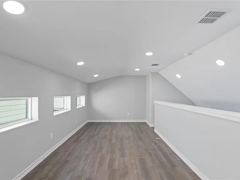 14933 Leeward Dr — Photo 17
