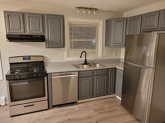 Kitchen/ Dinning Room - Refrigerator, Stove, and Dishwasher