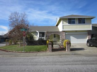 505 Coachlight Pl, Santa Rosa, CA 95403