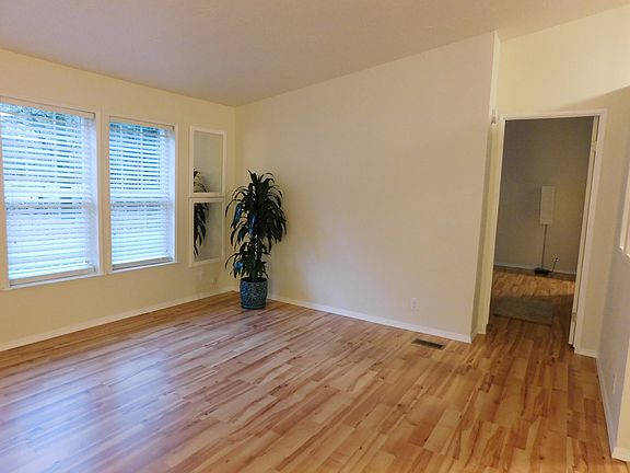 4th image of 4722 SE Mile Hill Dr