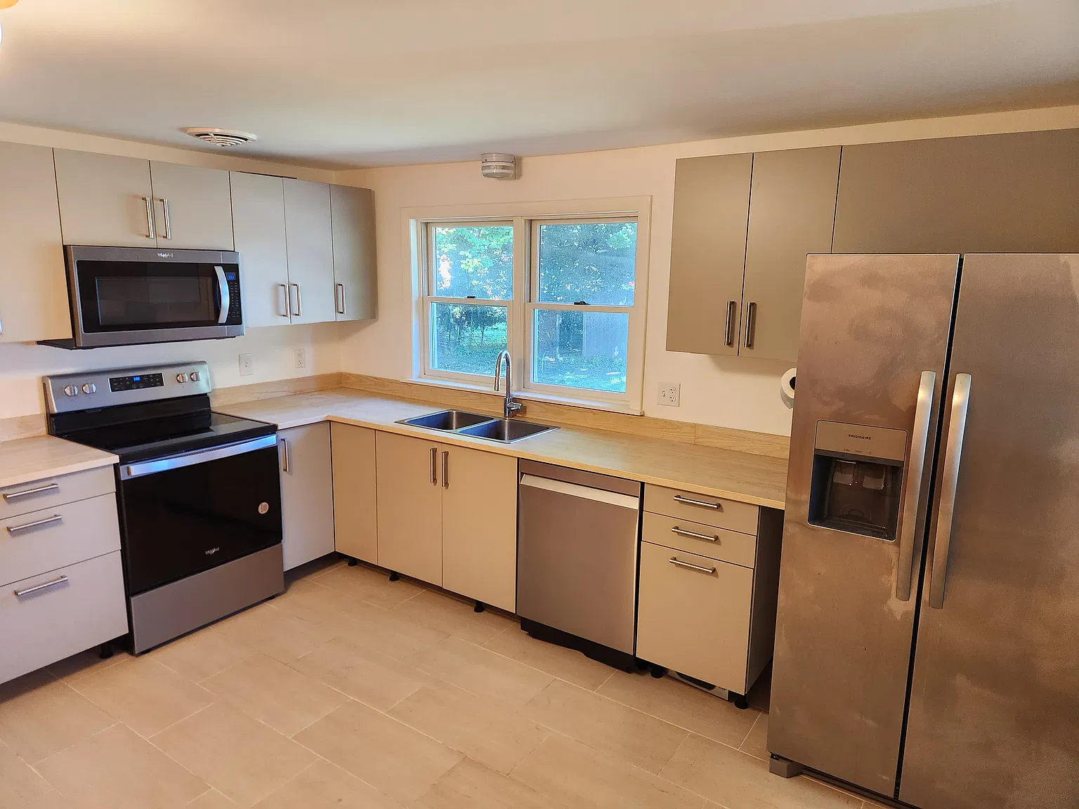 2 bed, 1200 sqft, $2,699 — Photo 1