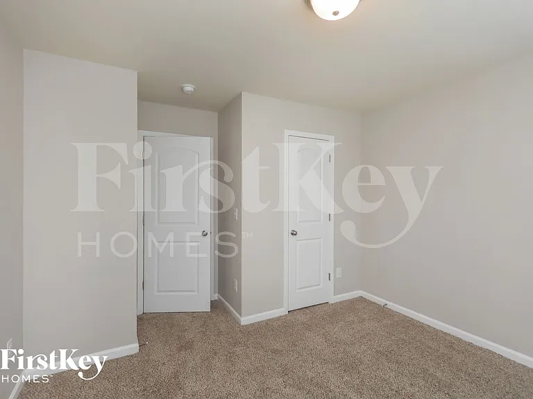 2044 Reavis Blf — Photo 11