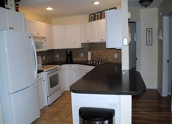 4th image of 6612 North St