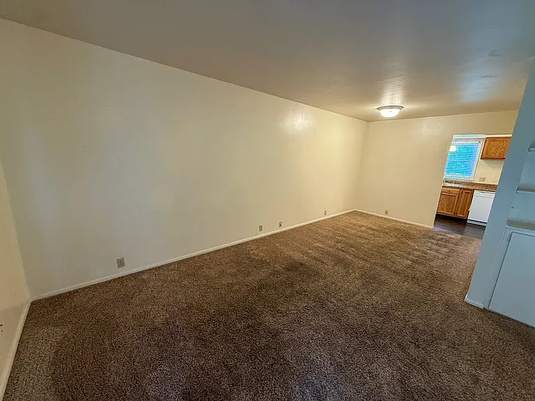 601 E Washington St #8 — Photo 5
