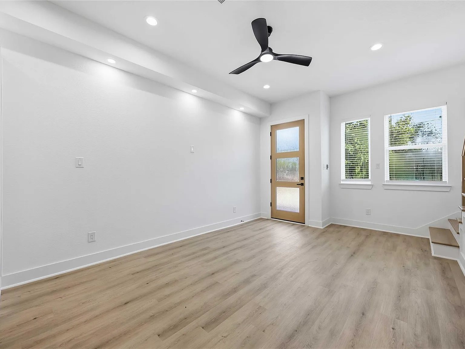 3 bed, 2.5 bath, 1302 sqft, $2,150 — Photo 4