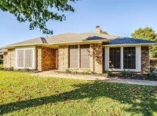 6625 Pleasant Ridge Dr, Fort Worth, TX 76180