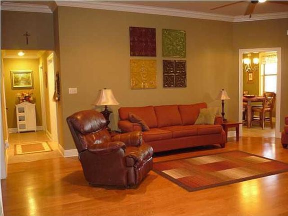 4th image of 101 Nicole Dr