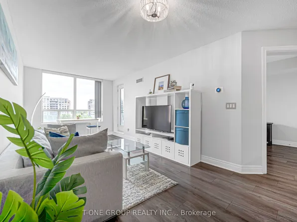 48 Suncrest Blvd Unit 720, Markham, ON L3T 7Y5