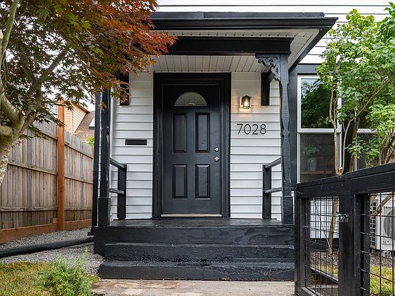 2nd image of 7028 N Saint Louis Ave