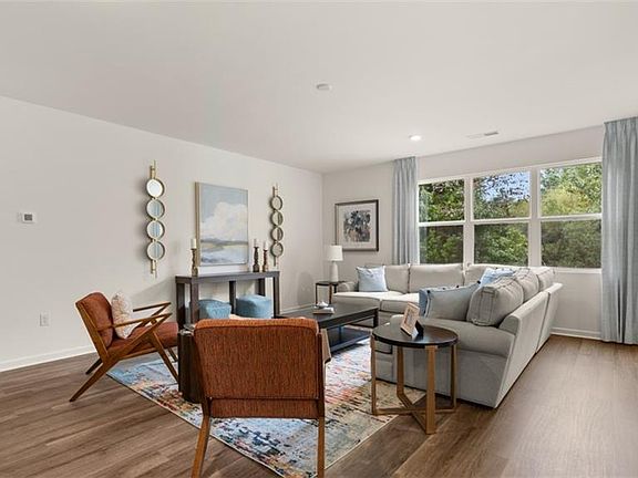 2nd image of 809 Pelham Way