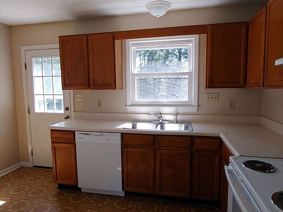 4th image of 523 Garrett St