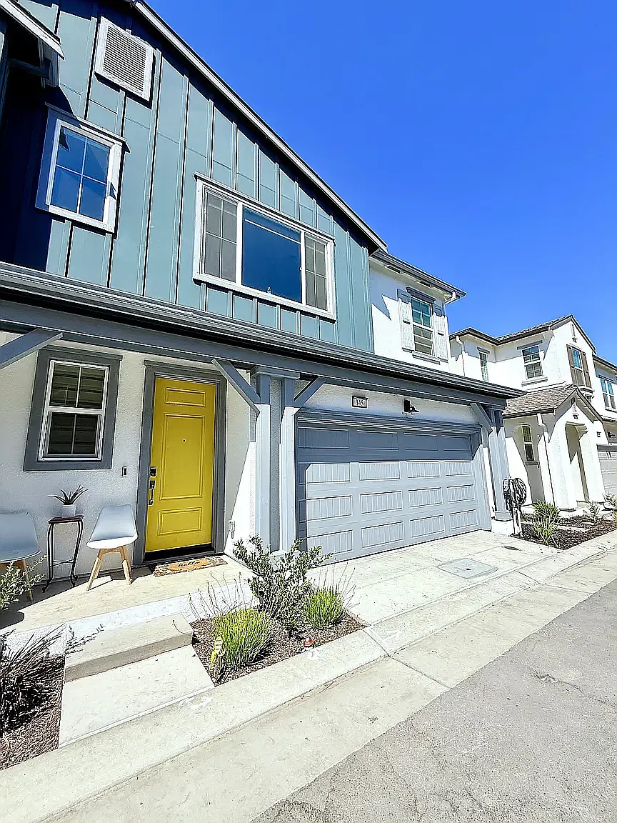 3 bed, 1840 sqft, $3,200 — Photo 1