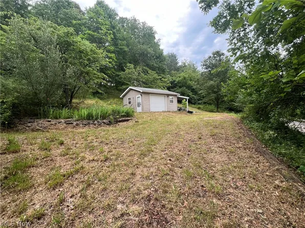 8213 Pleasant Valley Rd SE, Uhrichsville, OH 44683