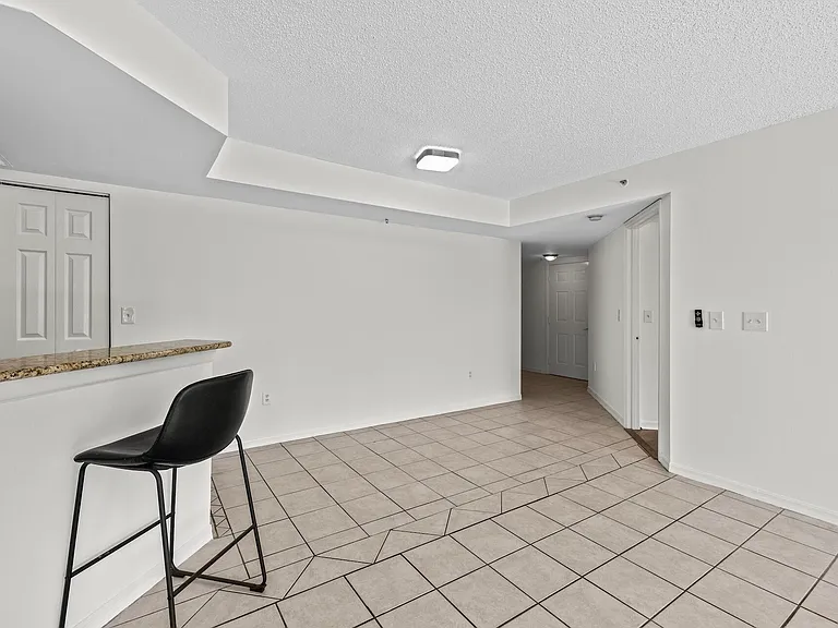 300 Crestwood Ct N #302 — Photo 6