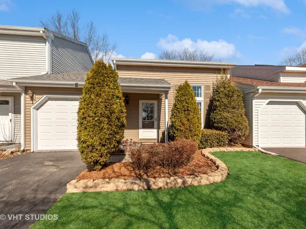 586 Yale Ln, Island Lake, IL 60042