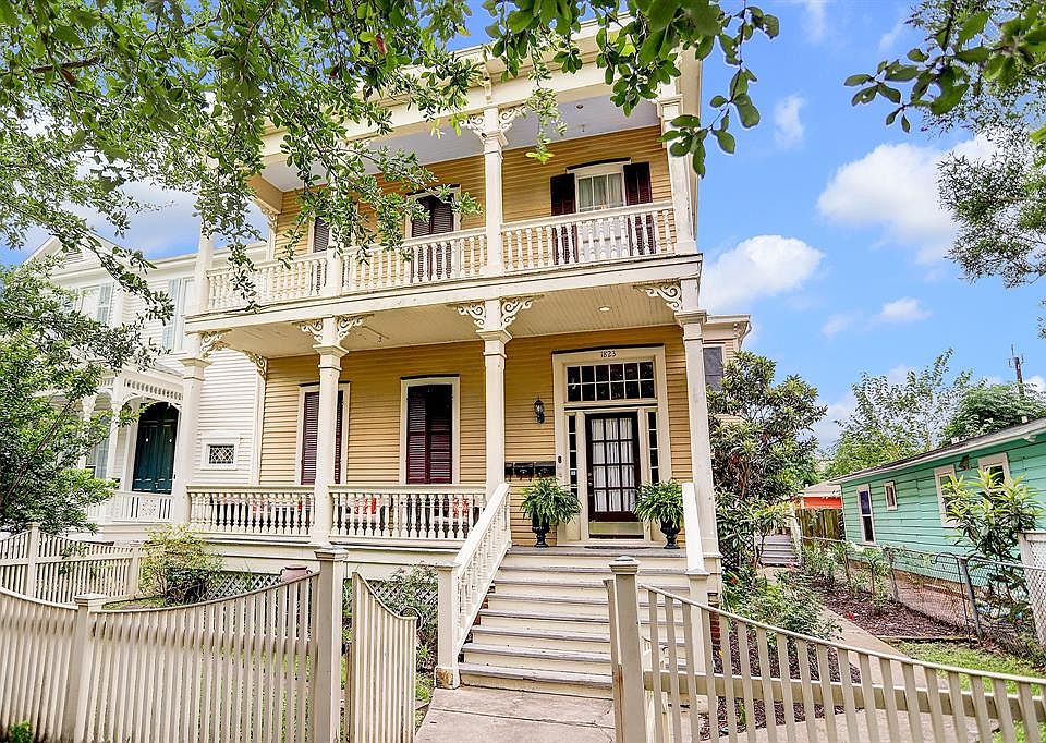 Circa 1886 Two story Victorian with double gallery front porches. Located in the East End Historical District on a block with many large Victorian homes.