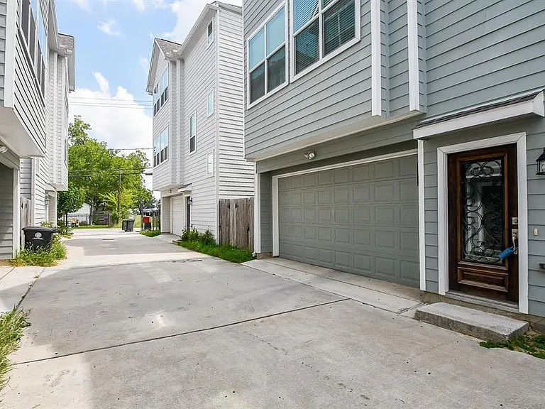 703 Link Rd — Photo 2